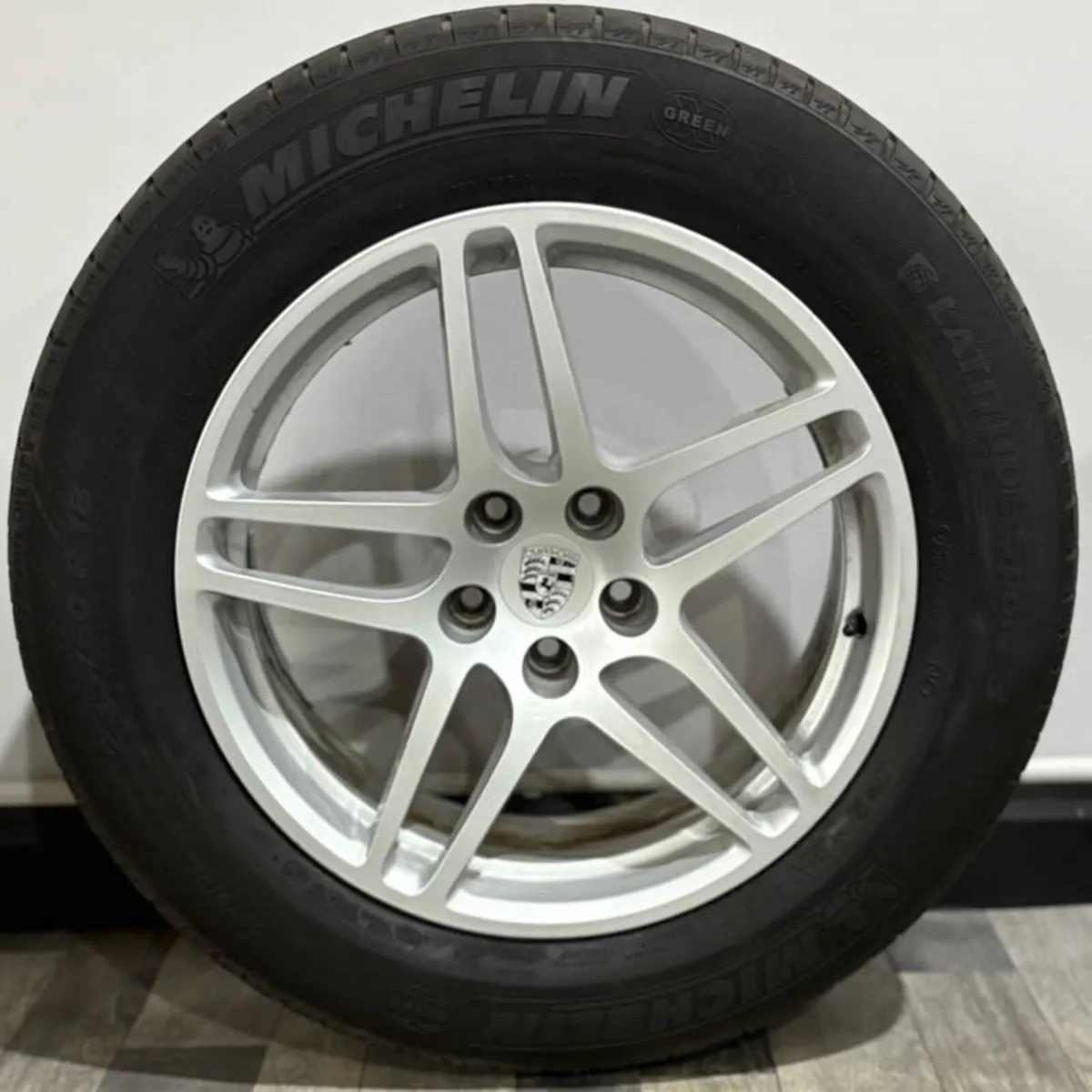 18" Genuine PORSCHE MACAN S Alloy Wheels & Tyres - Image 4