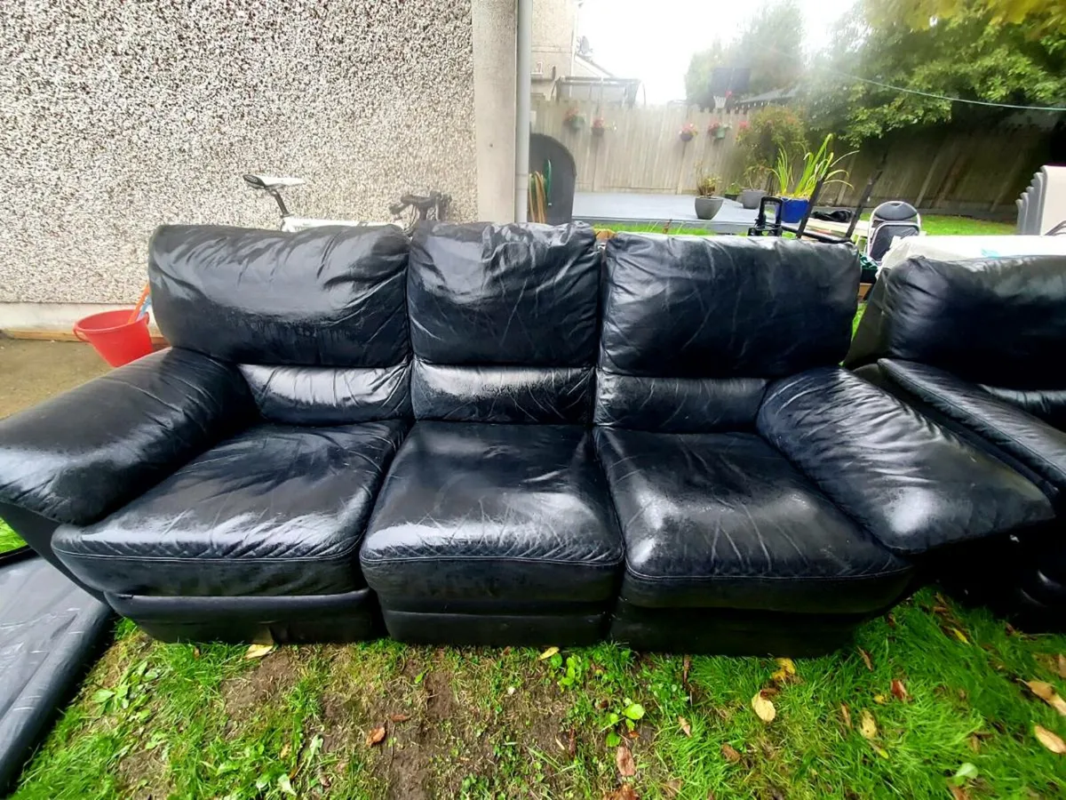 *FREE* 3 Piece Sofa Set - Image 3