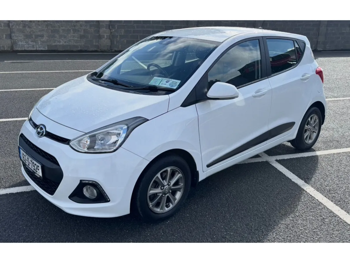 Hyundai i10 DELUXE 4DR - Image 2