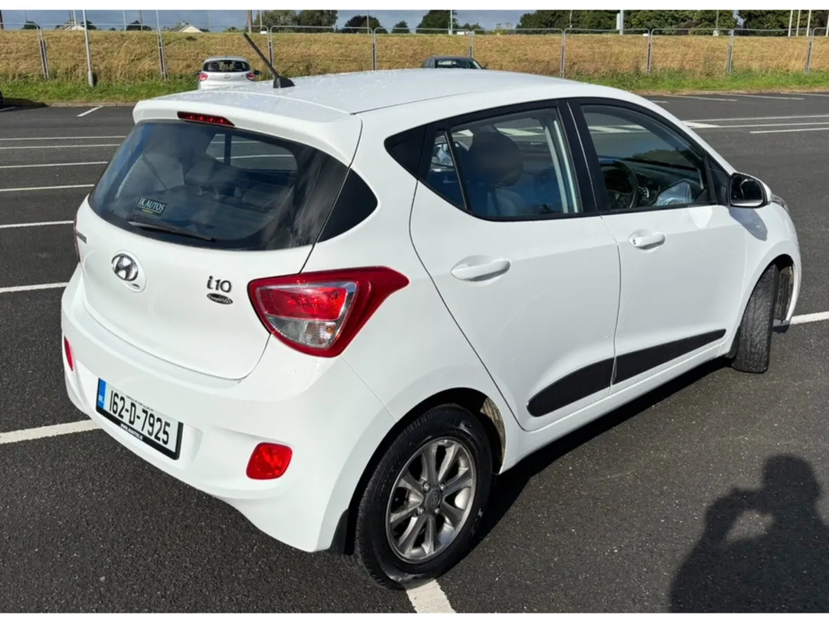 Hyundai i10 DELUXE 4DR - Image 4