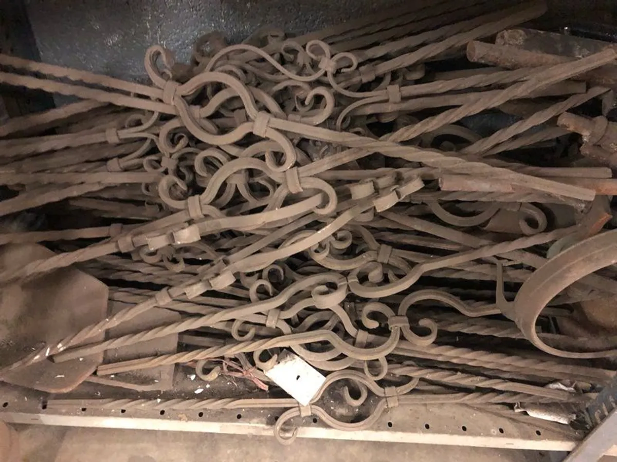 Decorative Iron Balustrades (approx 50) - Image 2