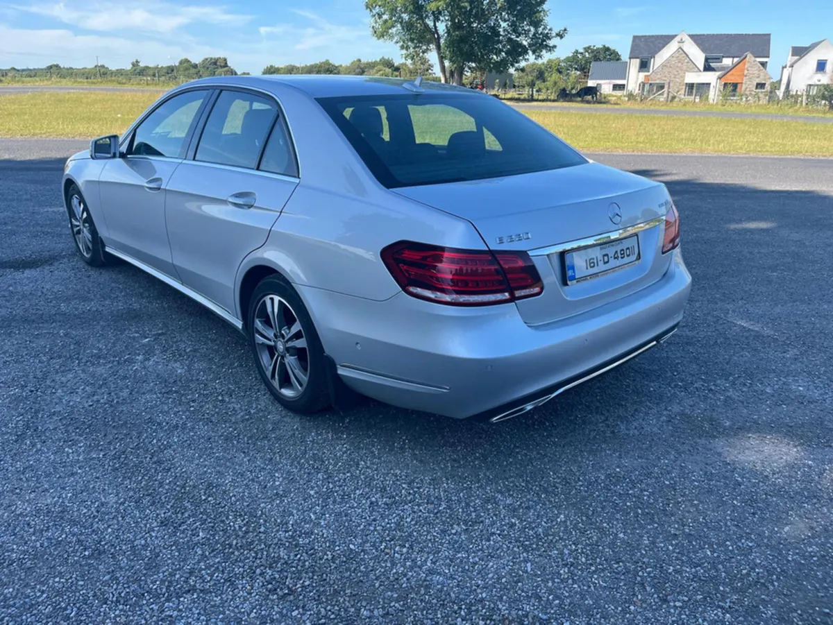 Mercedes-Benz E-Class 220 BLUETEC SE 4DR AUTO CDI - Image 4