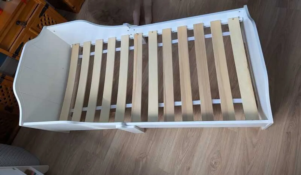 Childs bed frame - Image 1
