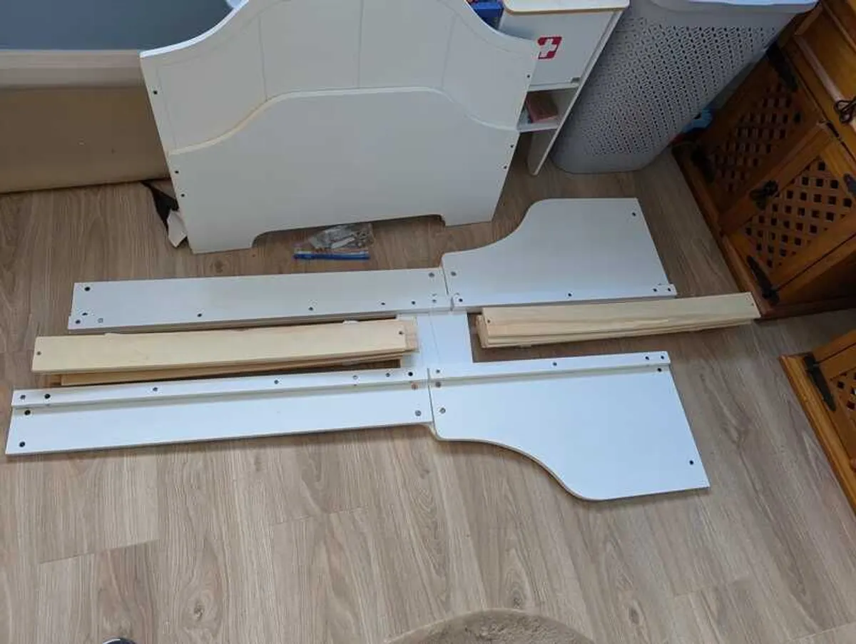 Childs bed frame - Image 4