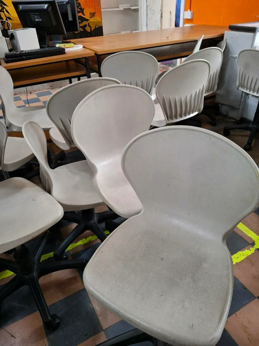 Office chairs - Image 2