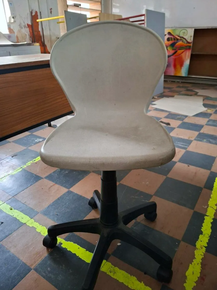 Office chairs - Image 1