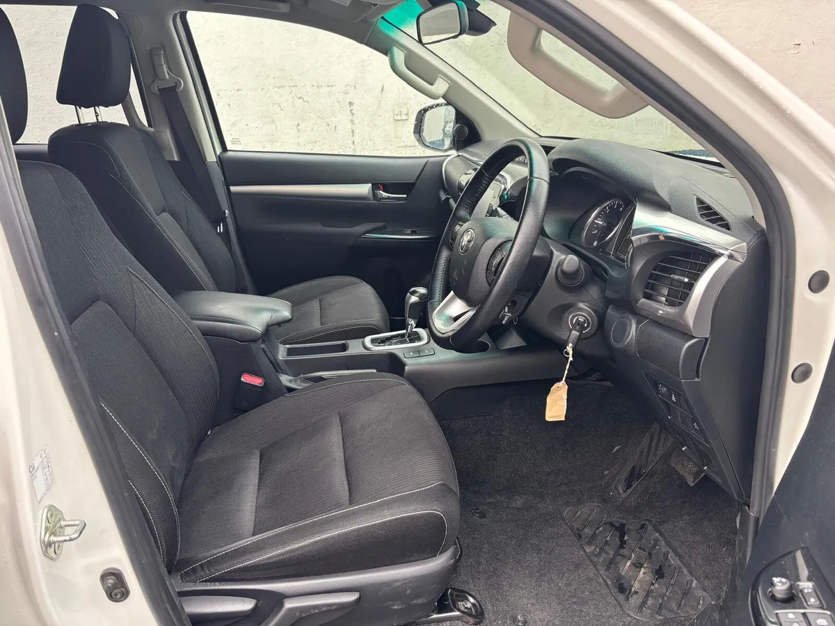 Toyota Hilux 2.4 D-4D ICON EDITION  DOUBLE CAB AUT - Image 4