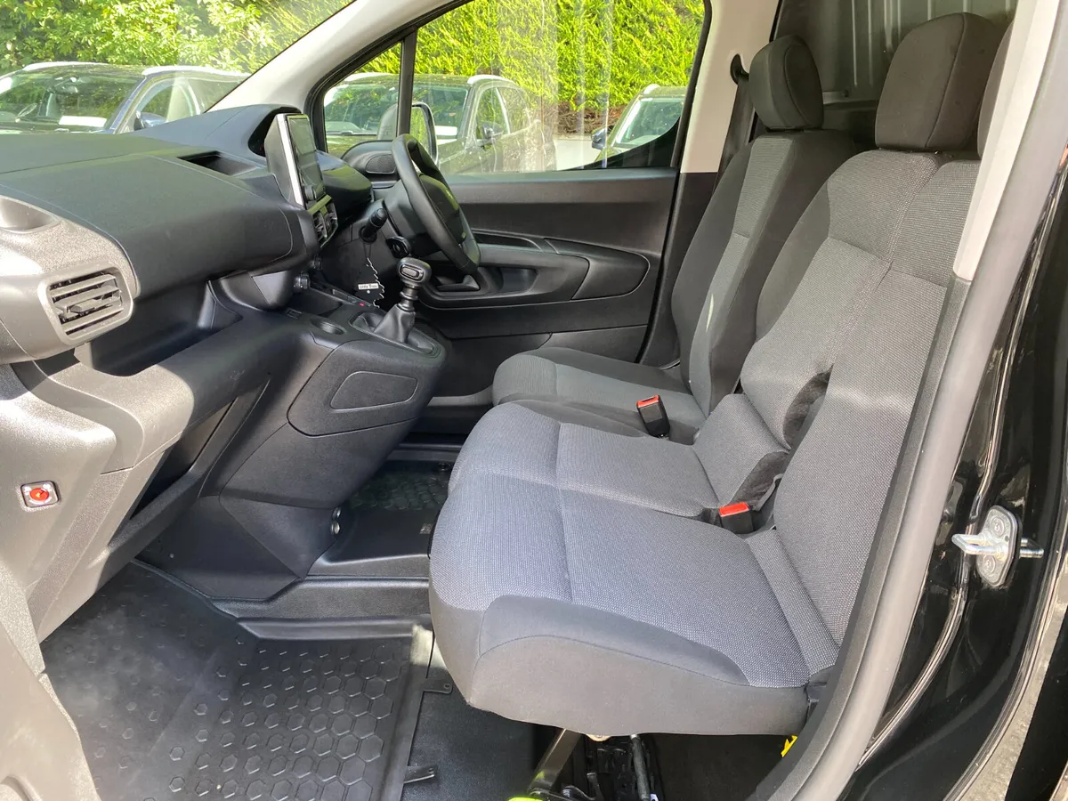 Peugeot Partner Active Plus 1.5 Blue HDI 1000KG - Image 4