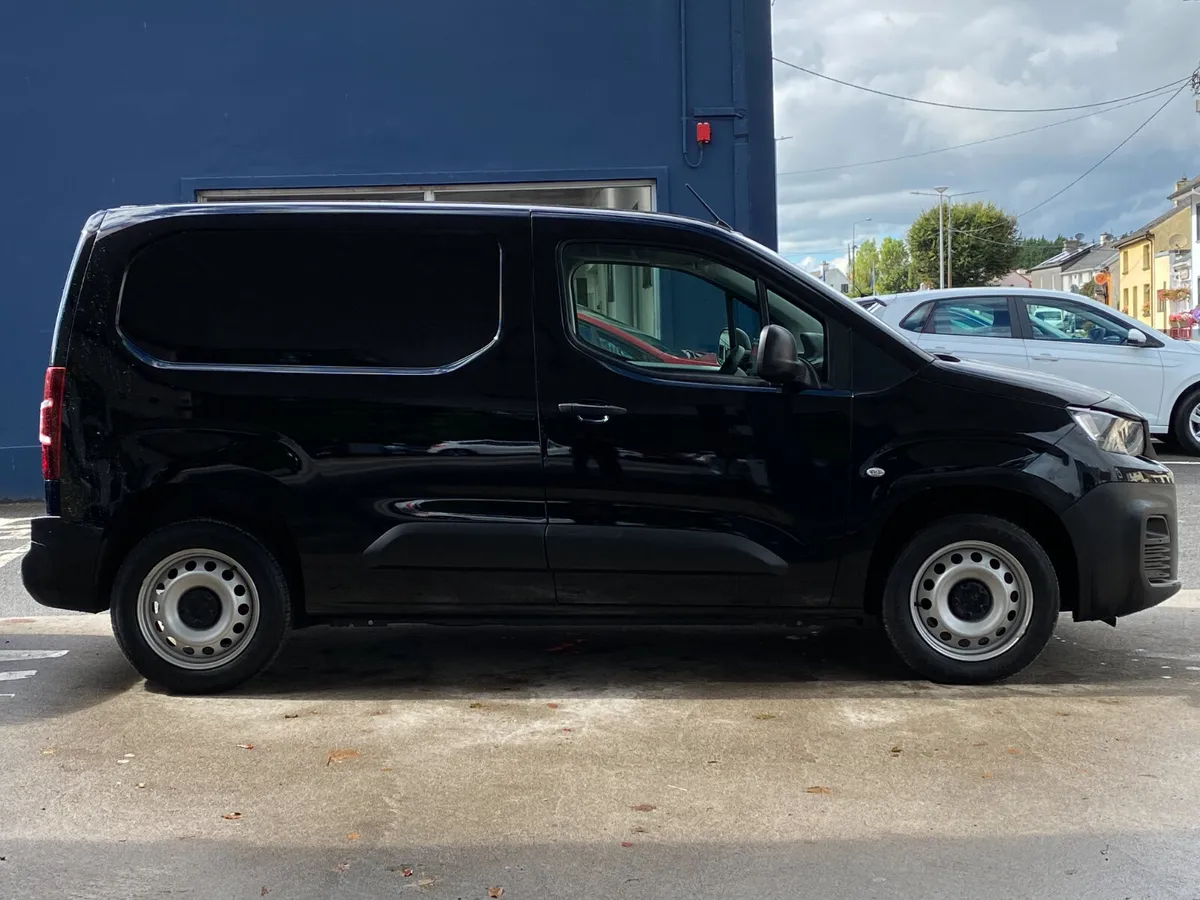 Peugeot Partner Active Plus 1.5 Blue HDI 1000KG - Image 2