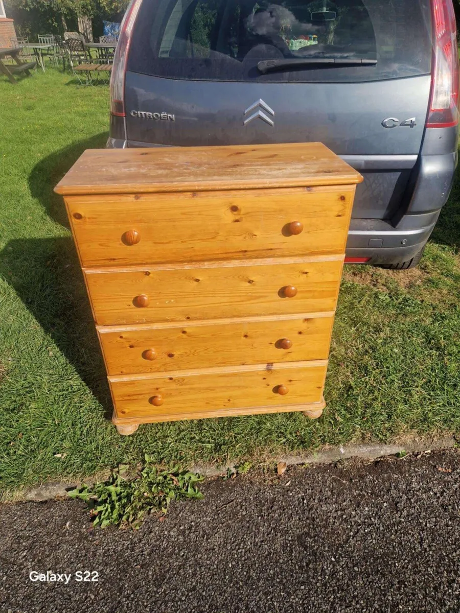 Pine chest of drawers - Image 1