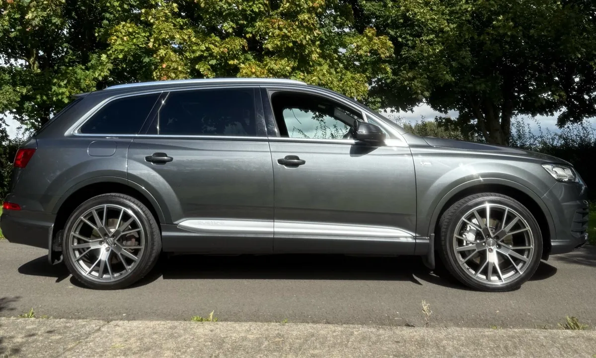 AUDI QUATTRO Q7 7 SEATER - Image 3
