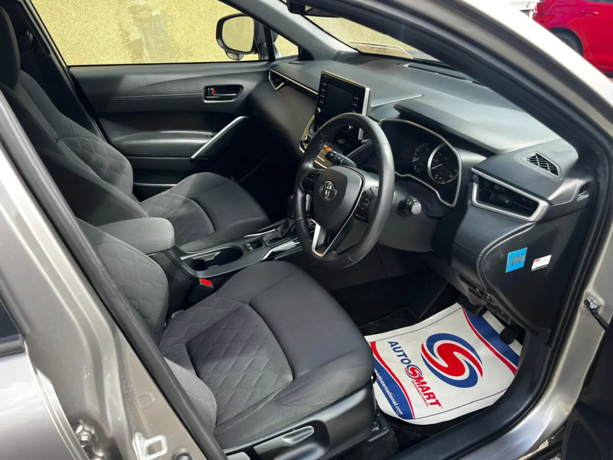 Toyota Corolla Cross 2.0 SELF CHARGE HYBRID - Image 4
