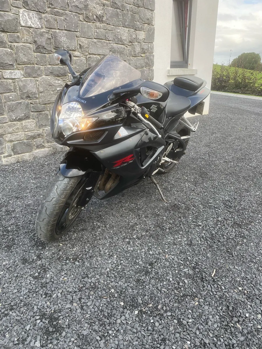 07 GSXR 750 only 3k miles - Image 2