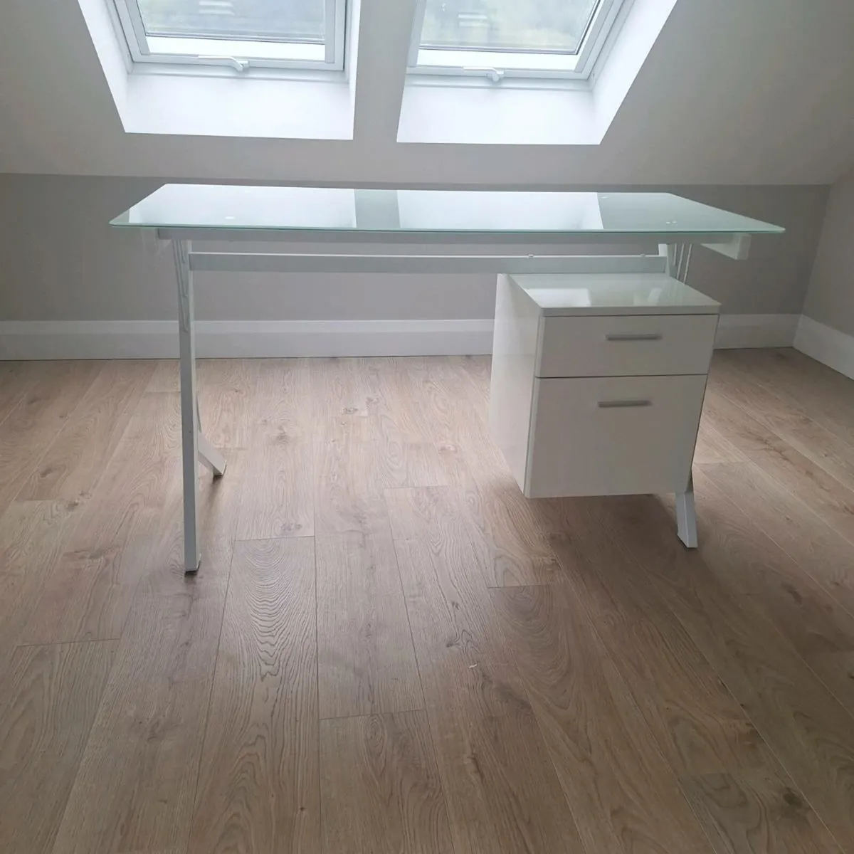 Desk - Image 2