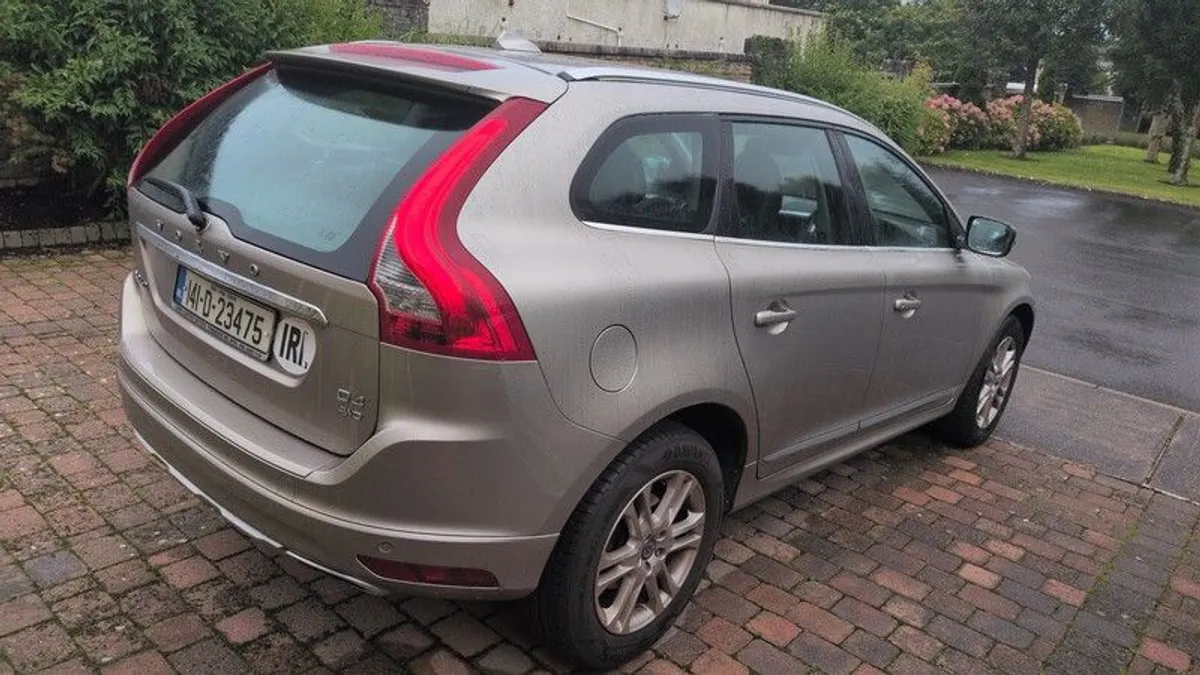 2014 Volvo XC60 - Image 2