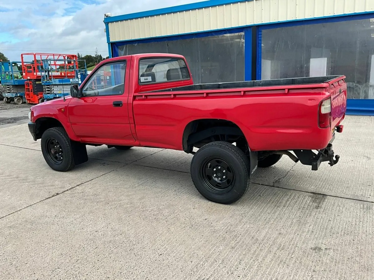 TOYOTA HI-LUX 2.4 D-4D 4X4 - Image 4