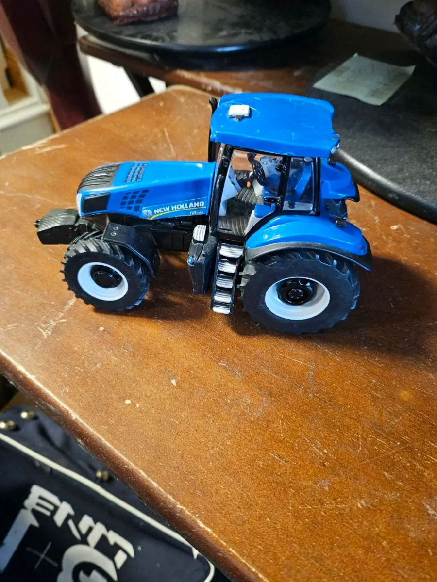 Britain's Farm New Holland Tractor - Image 2