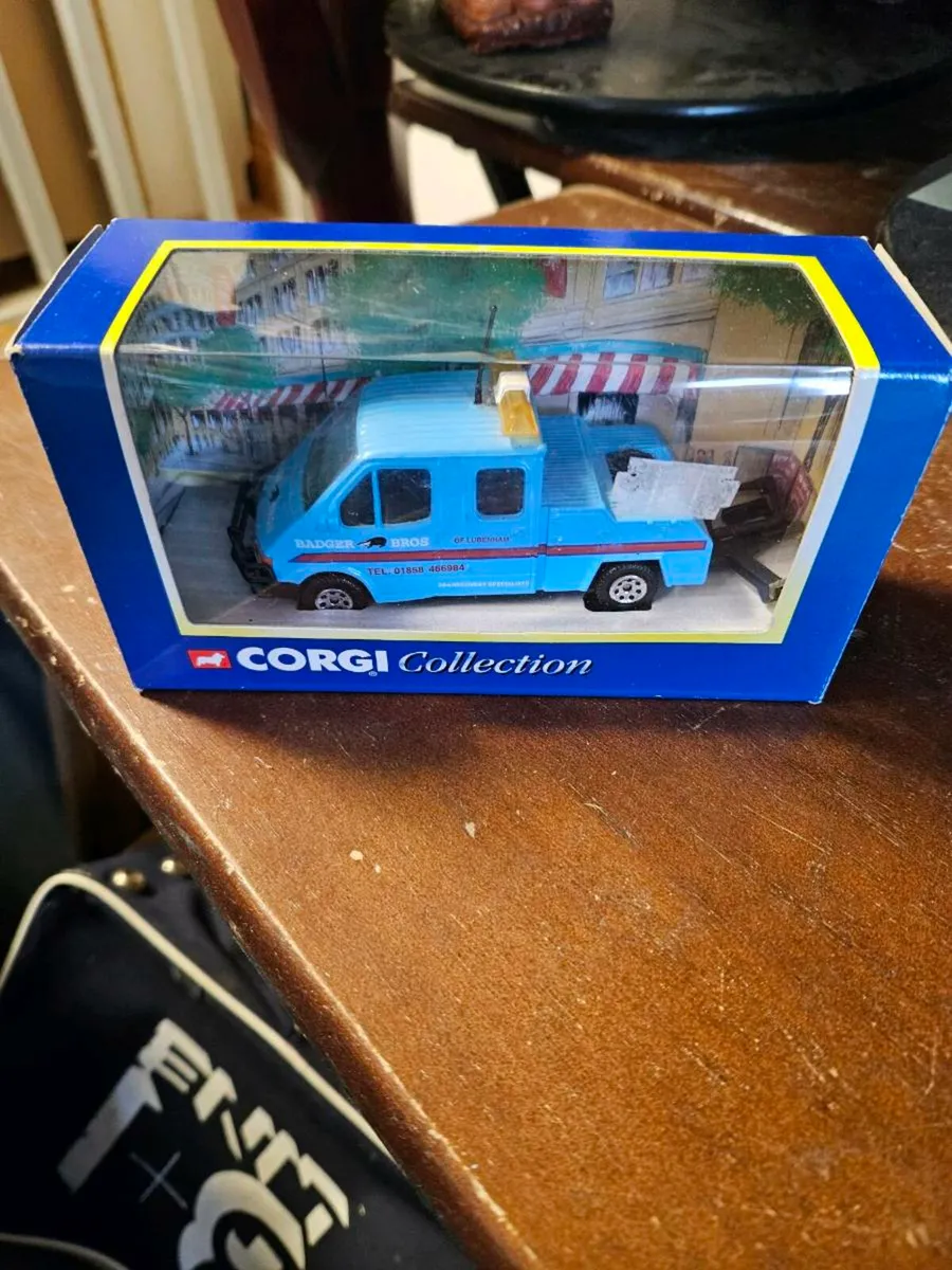 Corgi Ford Transit Tow Truck - Image 1