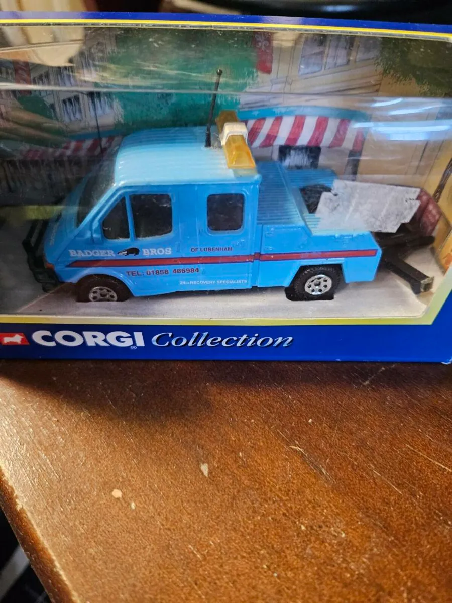 Corgi Ford Transit Tow Truck - Image 2