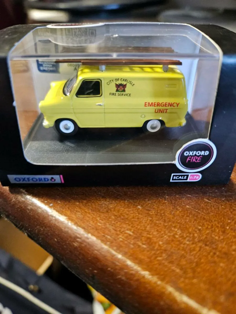 Corgi Oxford Ford Transit Van - Image 2