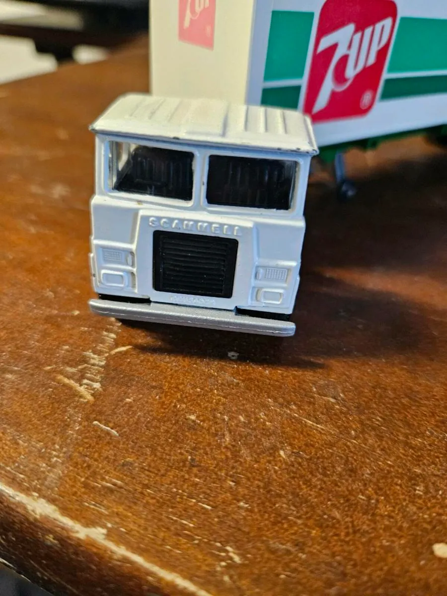 Matchbox Superkings 7UP Truck - Image 2