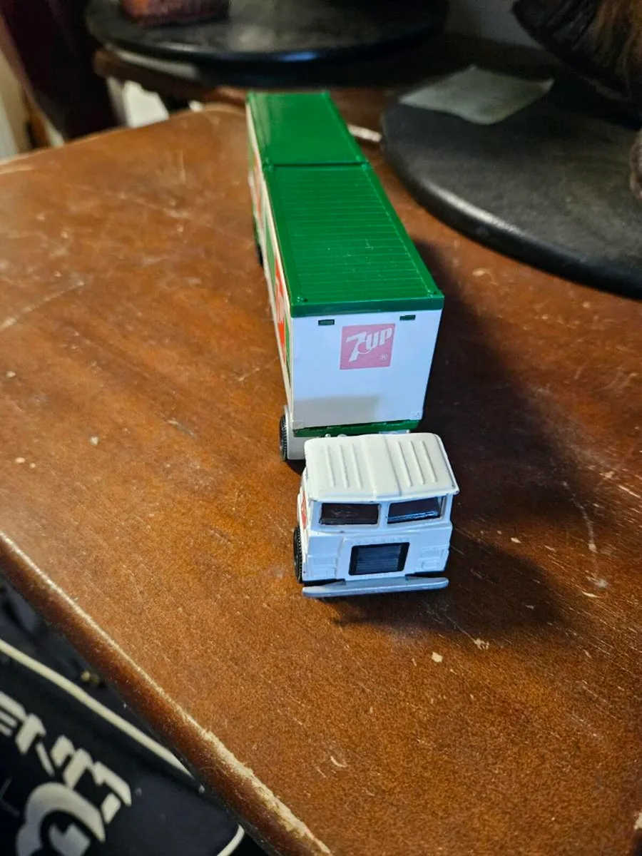 Matchbox Superkings 7UP Truck - Image 3