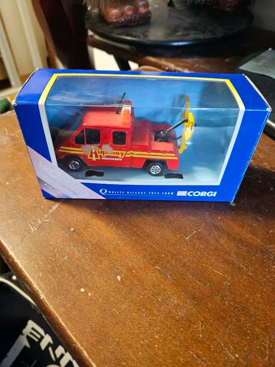 Corgi Ford Transit Tow Truck - Image 1