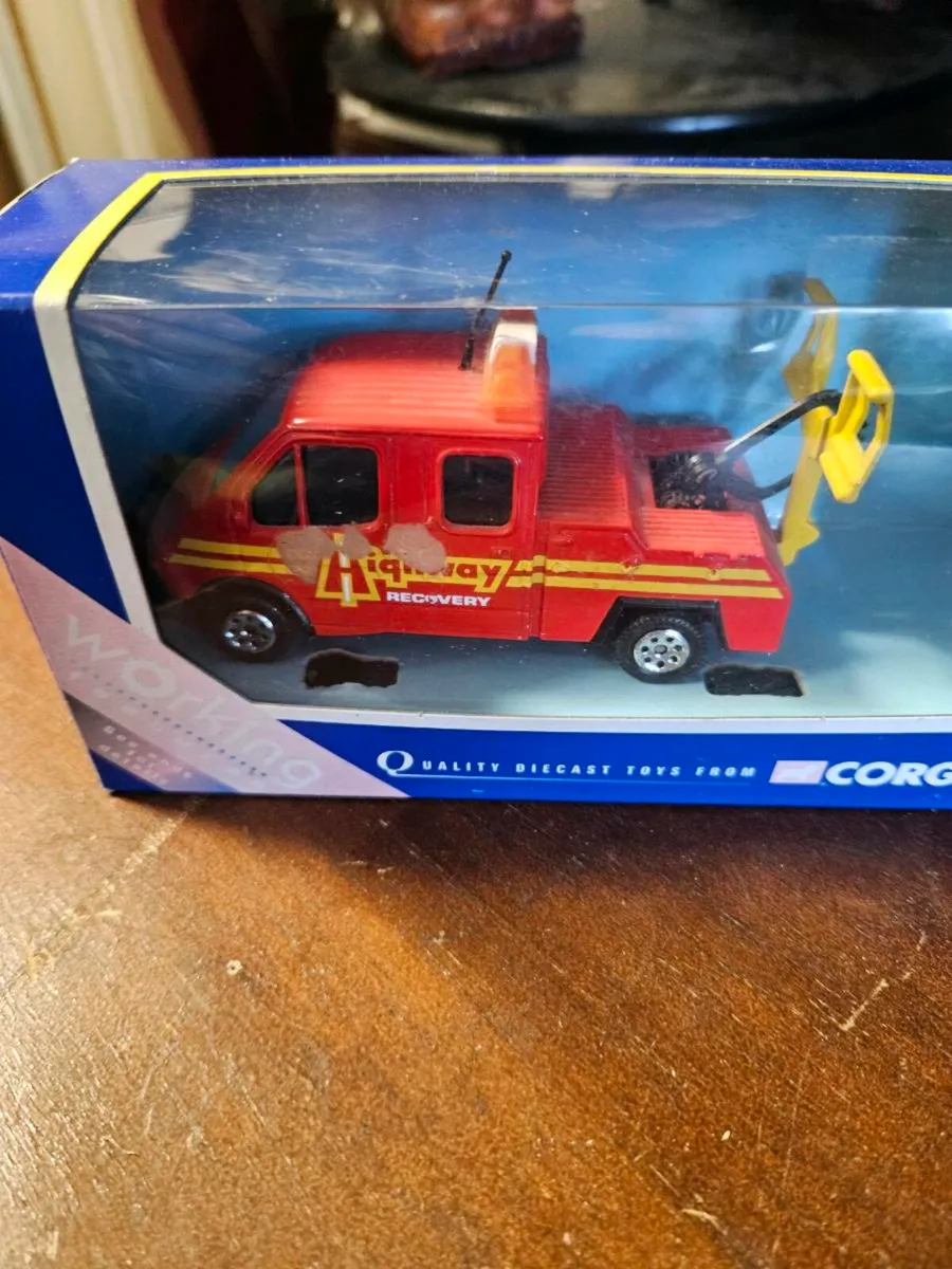 Corgi Ford Transit Tow Truck - Image 2