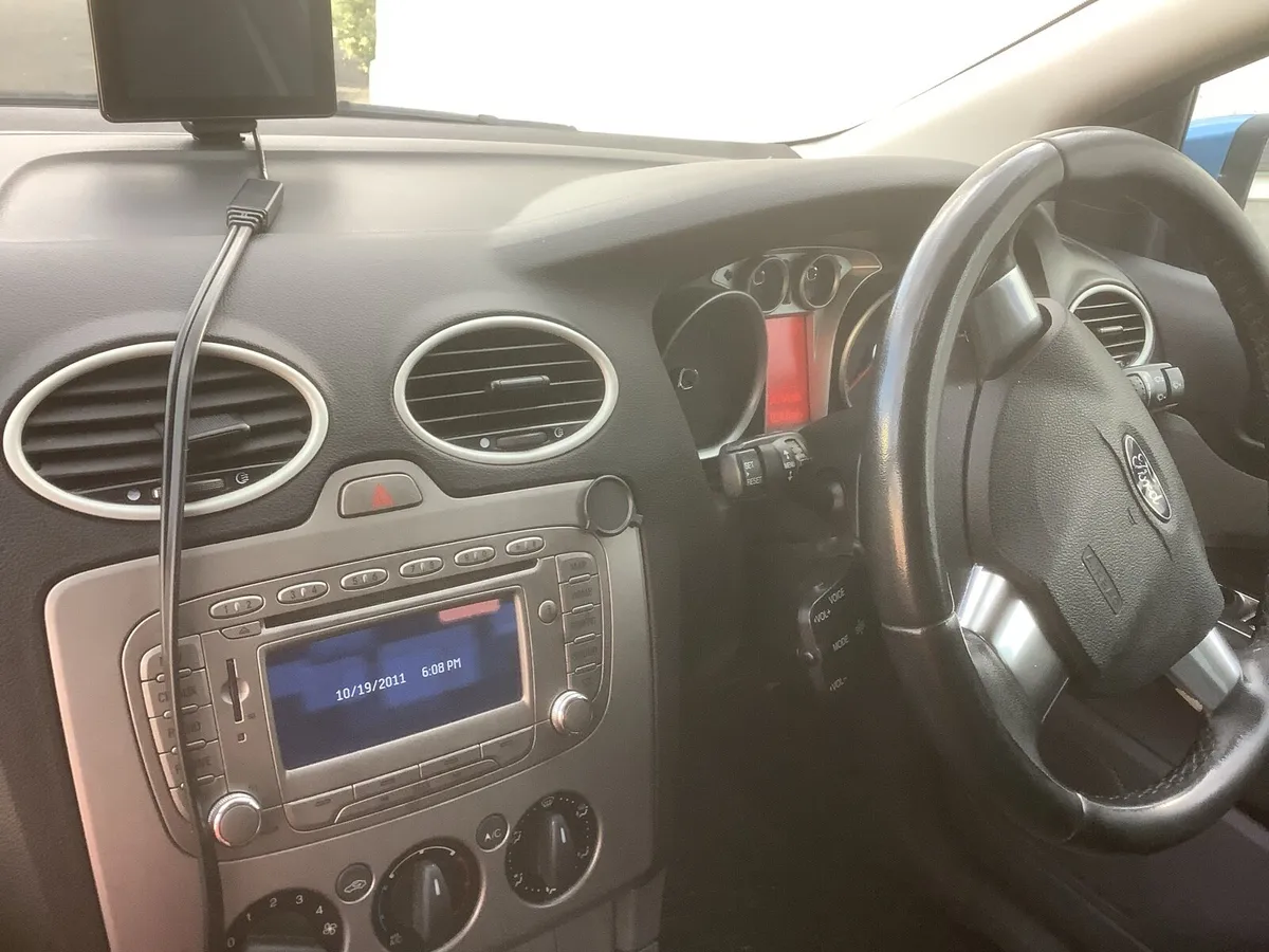 2011 Ford Focus Zetec metallic blue Diesel manual - Image 2