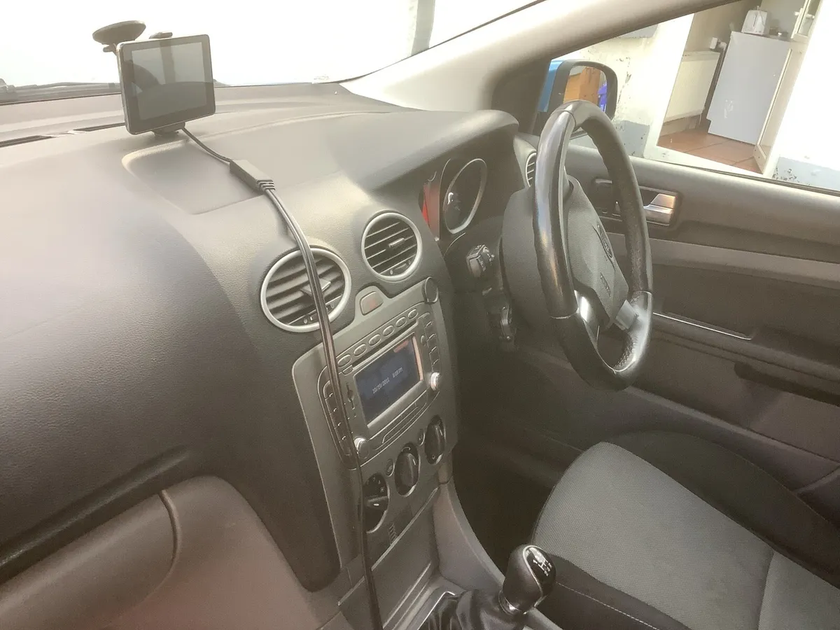 2011 Ford Focus Zetec metallic blue Diesel manual - Image 3
