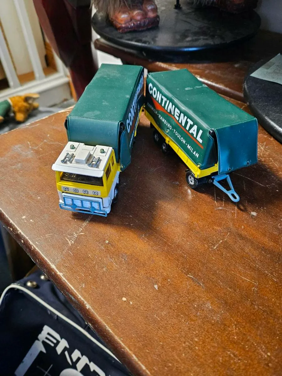 Matchbox Superkings Ford Truck - Image 1