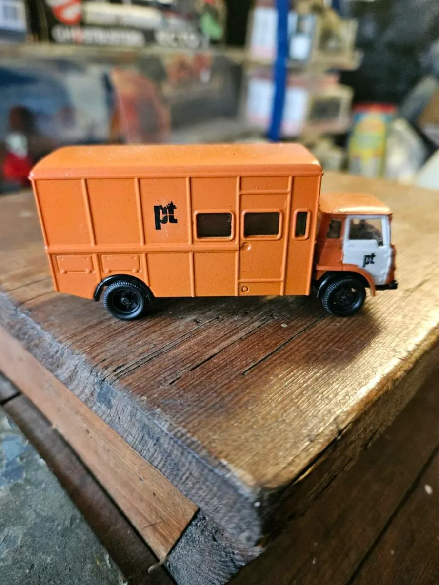 Corgi Oxford Code3 PT Truck - Image 3