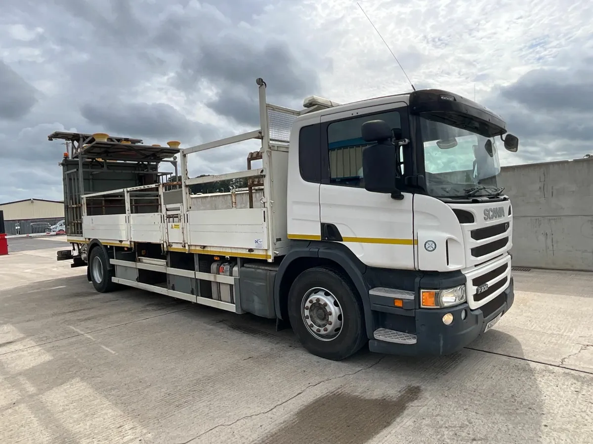 SCANIA P230 4x2 18 TON CRASH CUSHION HIGHWAY LORRY - Image 1