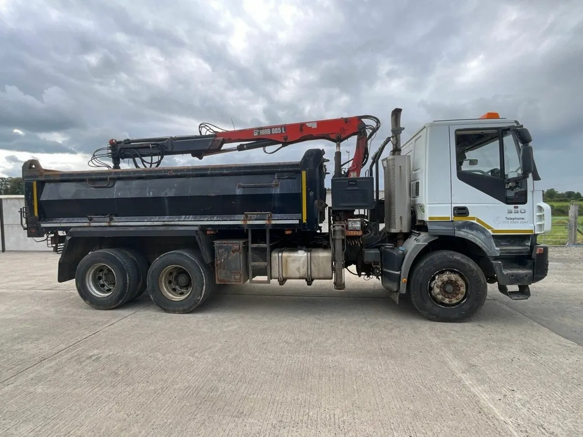 IVECO TRAKKER 330 6x4 26 TON TIPPING GRAB LORRY - Image 3