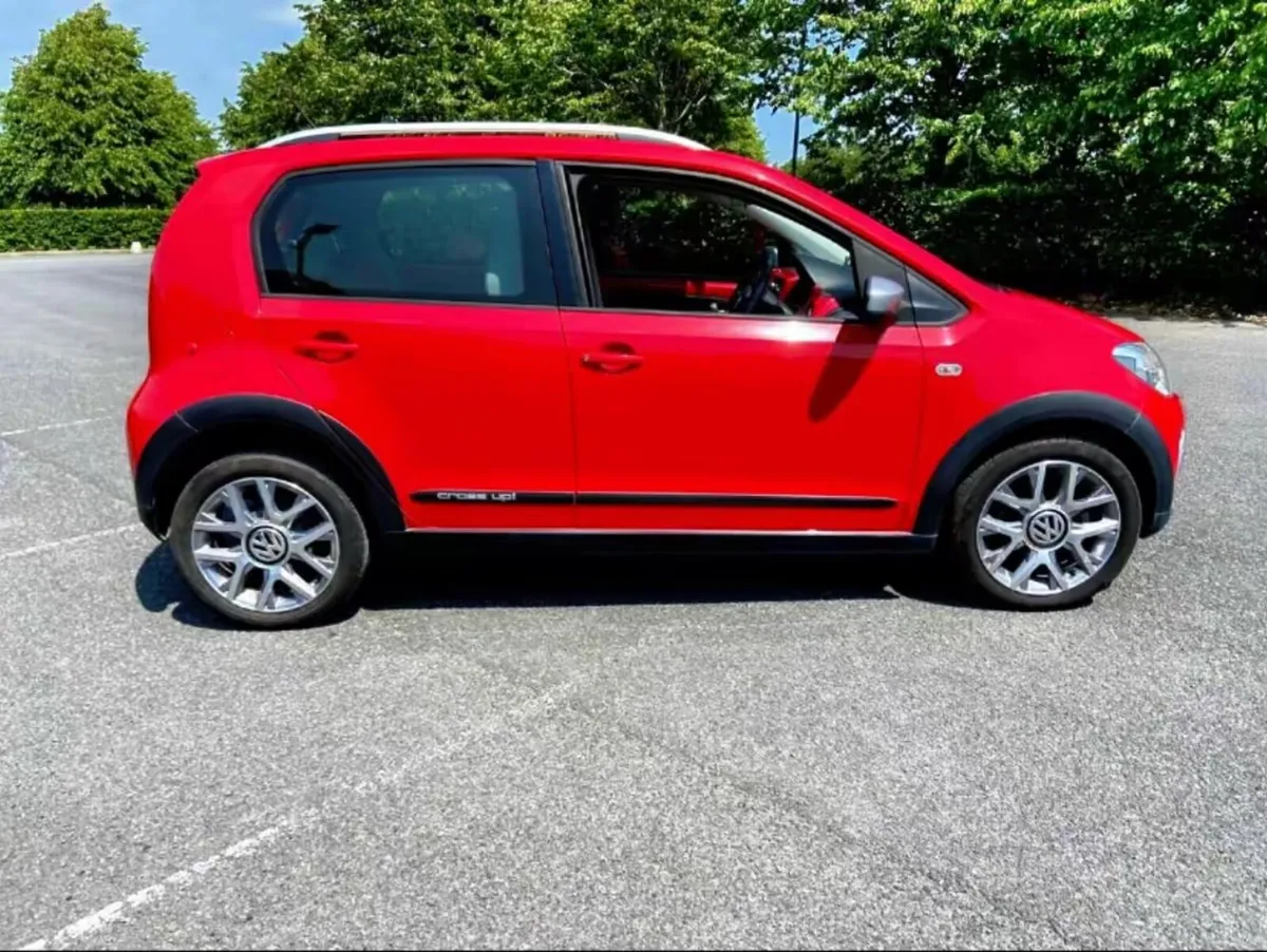 2015 Volkswagen Cross UP! 1.0 Auto - Image 2