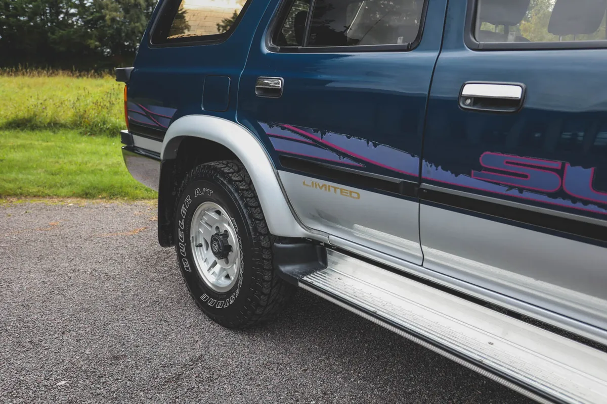1994 Toyota Hilux Surf - Image 4