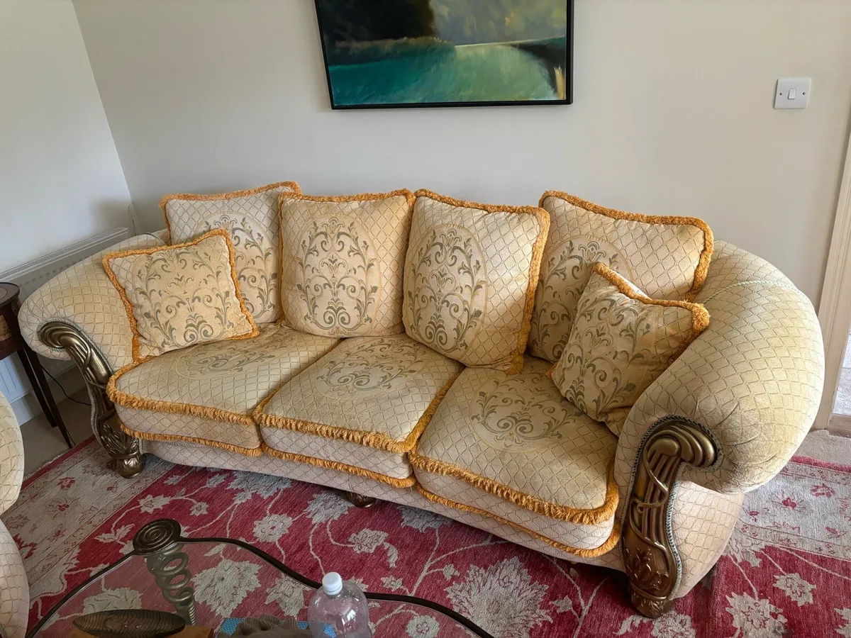 Beautiful Sofa 4 piece set - Image 1