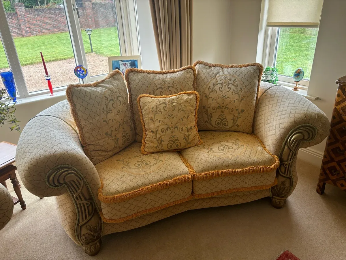 Beautiful Sofa 4 piece set - Image 2