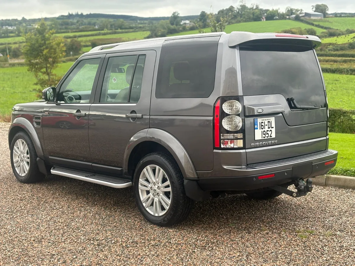 161 Land Rover Discovery 3.0 TDV6 Crew Cab - Image 3