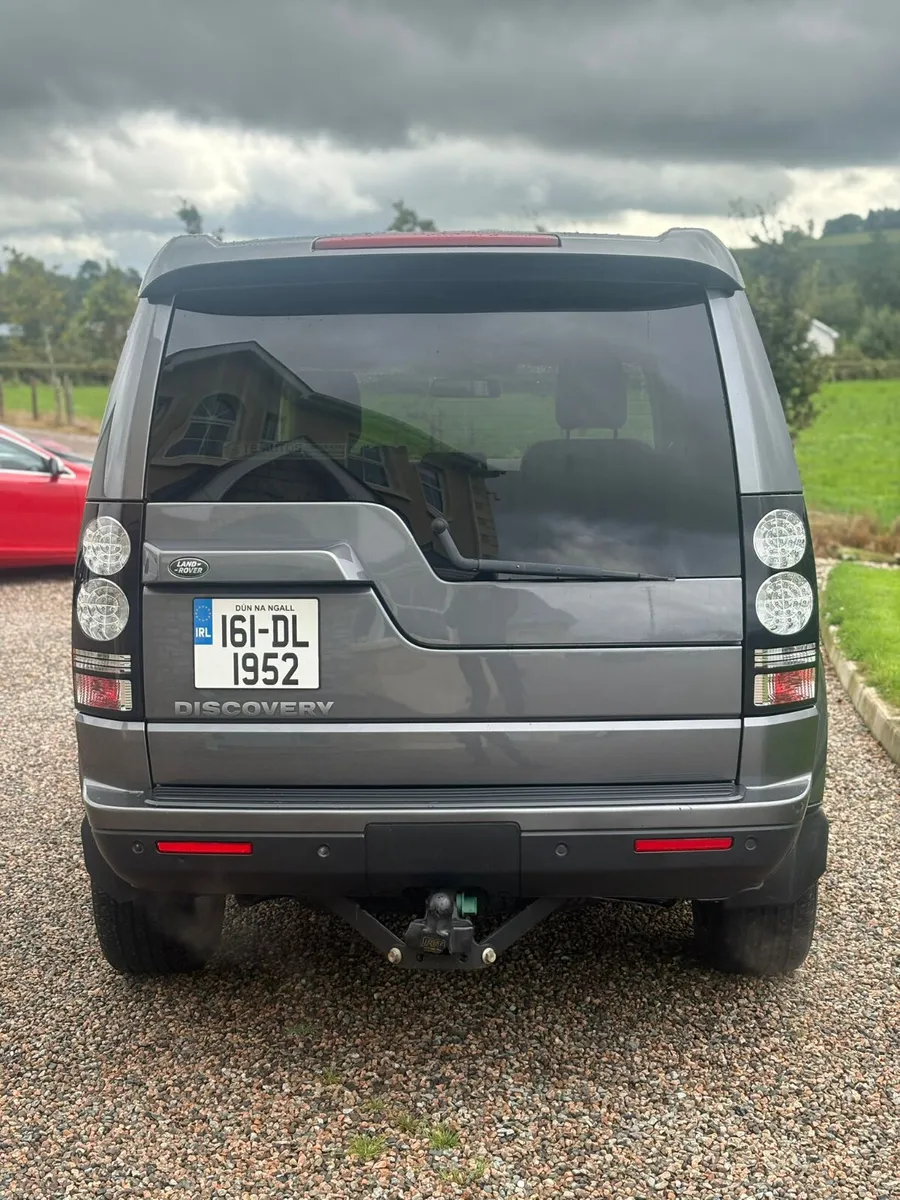 161 Land Rover Discovery 3.0 TDV6 Crew Cab - Image 4