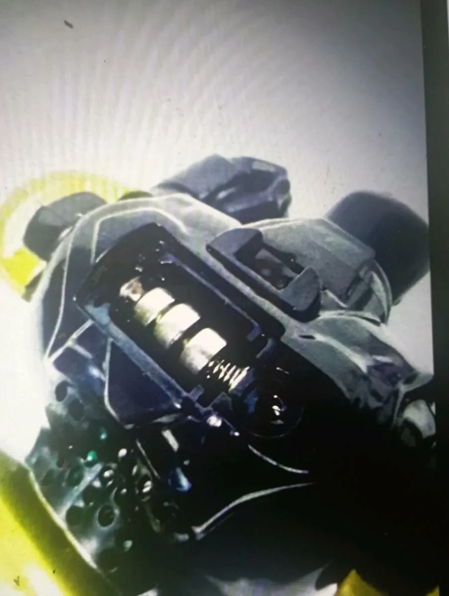 BATMAN 11" ACTION FIGURELIGHTS UP. - Image 4