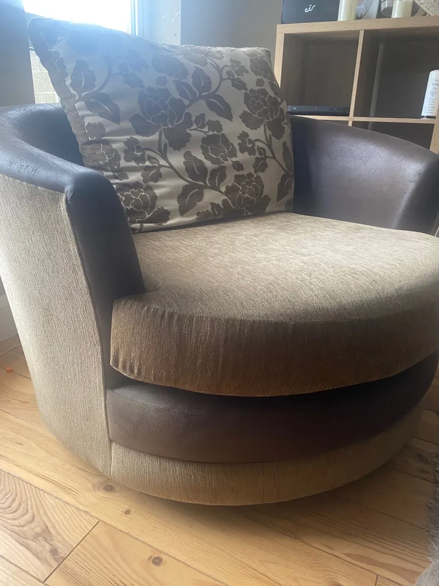 Swivel chair - Image 1