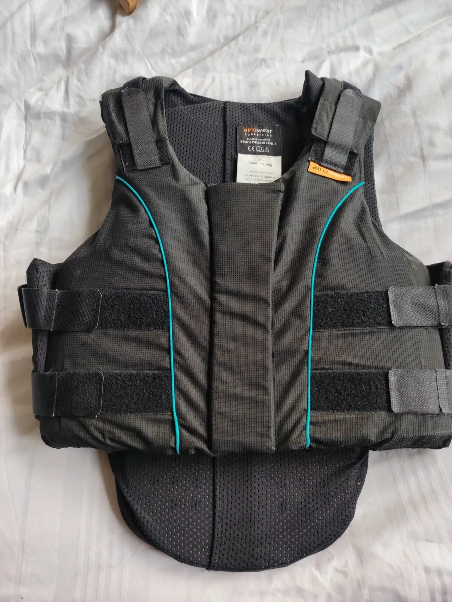 Back protectors and riding boots - Image 3