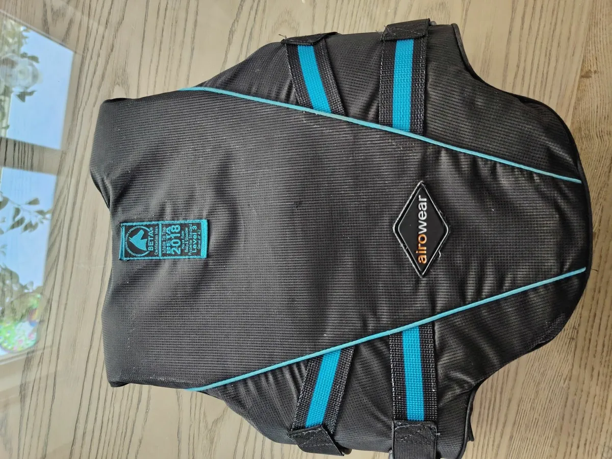 Back protectors and riding boots - Image 4