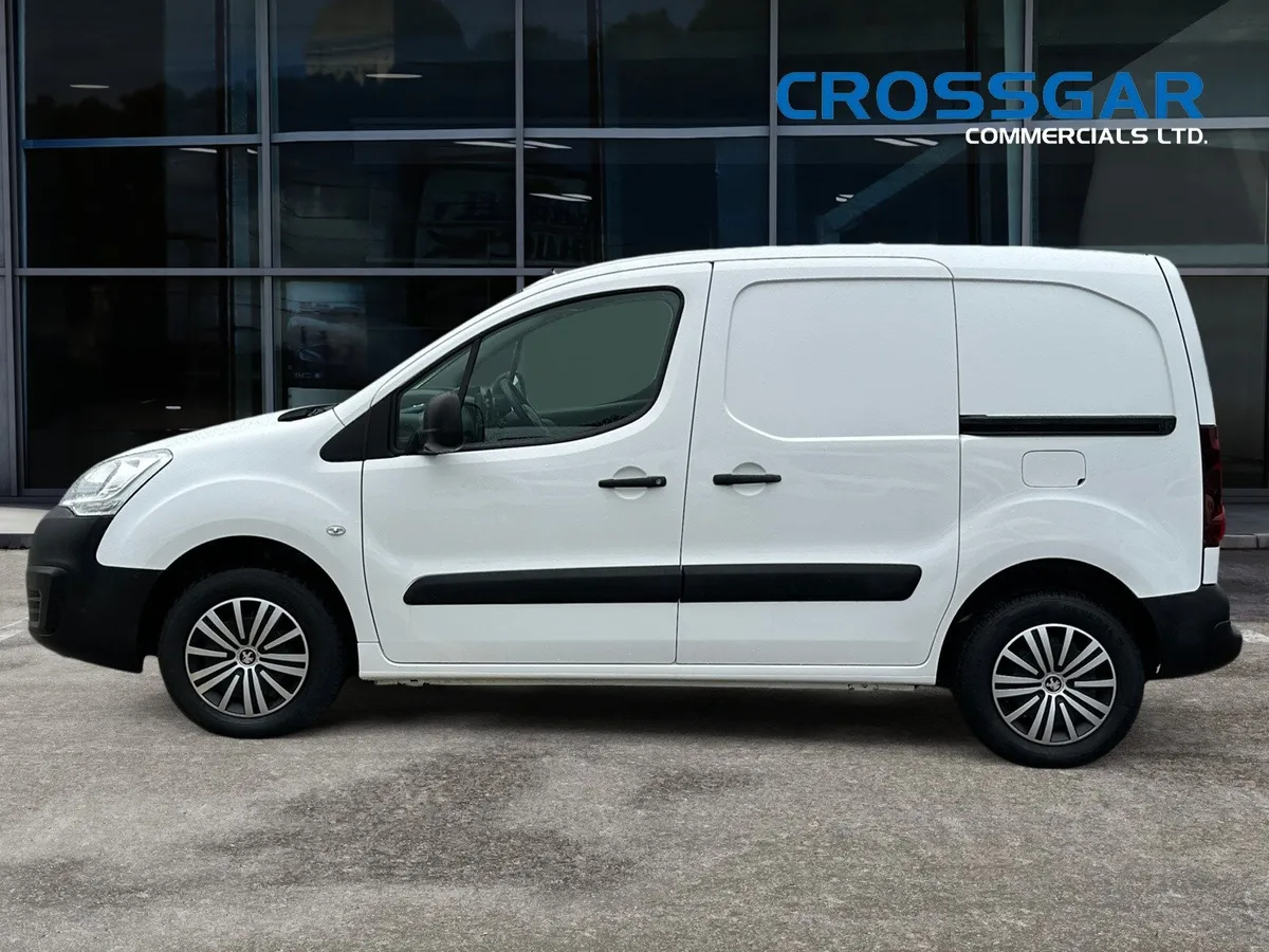 LOW MILEAGE FSH ONE OWNER - Image 4