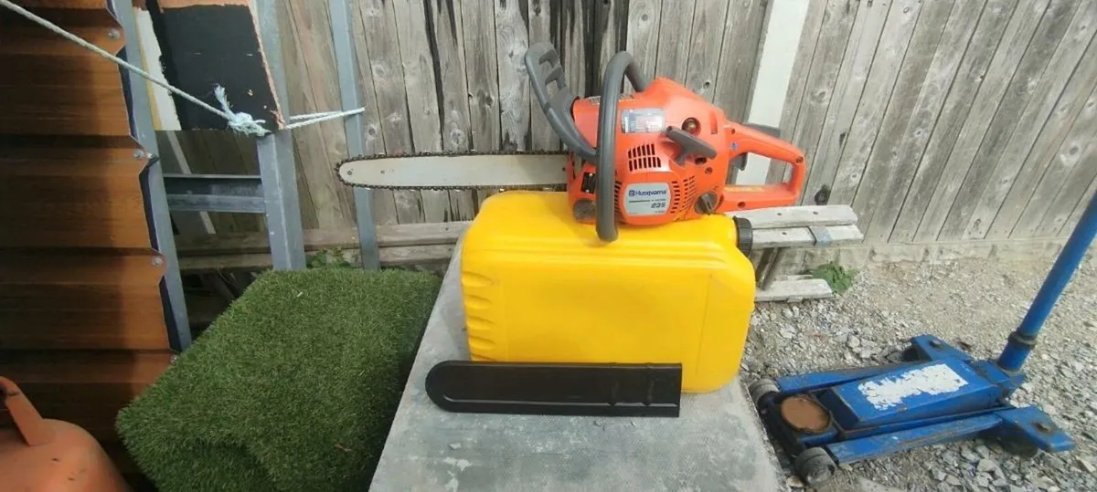 Husqvarna 235  chainsaw in new condition for sale - Image 2