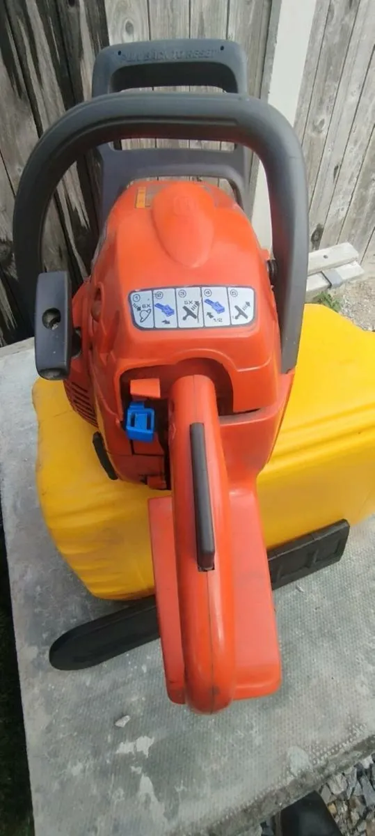 Husqvarna 235  chainsaw in new condition for sale - Image 4