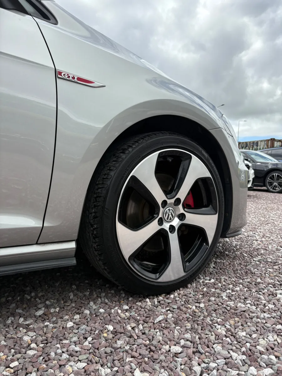 Volkswagen Golf GTi 2.0 Automatic DCC 2015 - Image 3