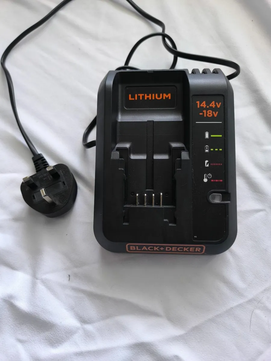 Black & Decker battery charger - Image 1