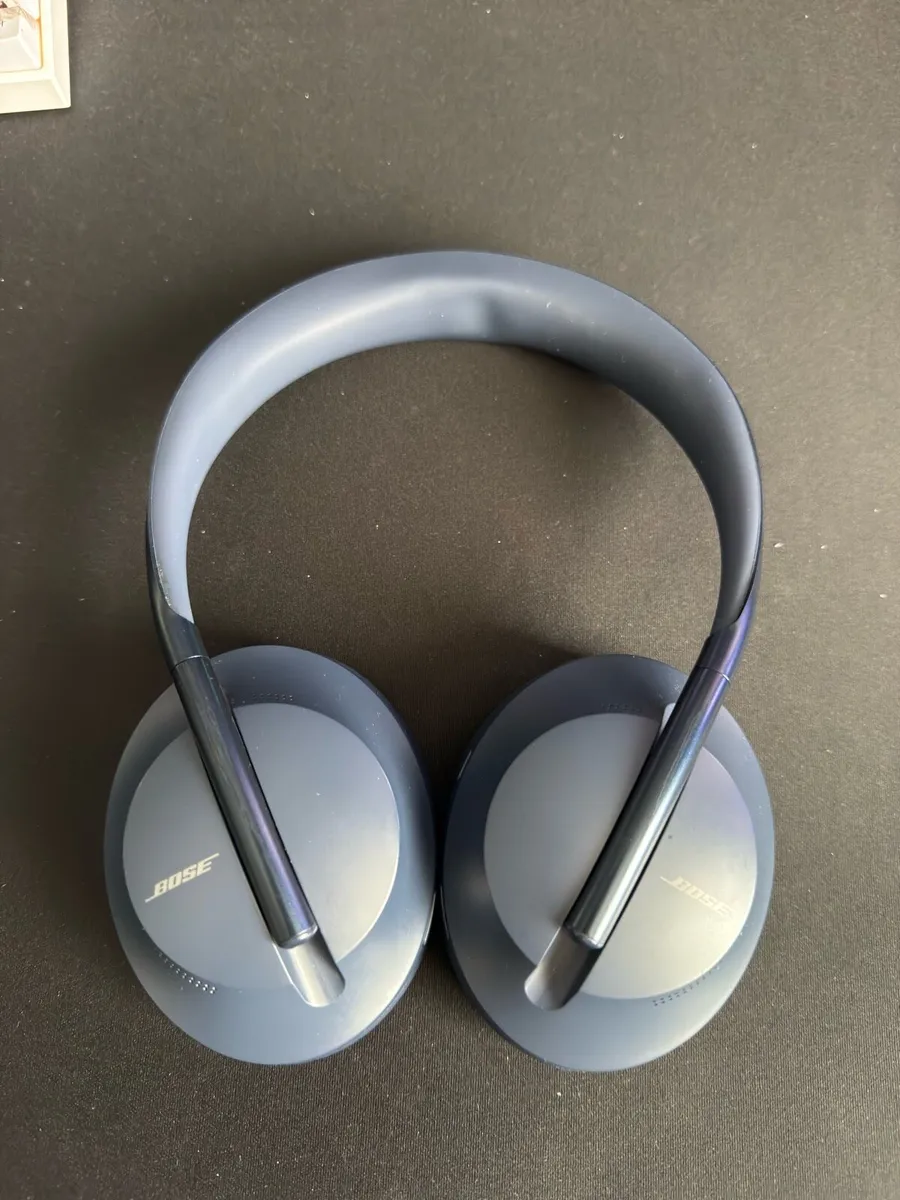 Bose 700 Headphones - Image 1